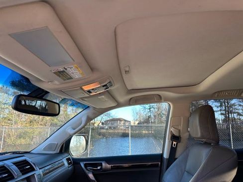 Used 2016 Lexus GX 460 w/ Premium Package AWD/4WD image 23