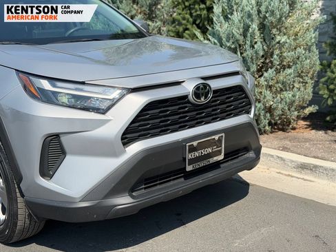 Used 2025 Toyota RAV4 XLE AWD/4WD image 11