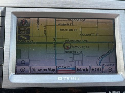 Used 2011 Toyota Avalon Limited image 25