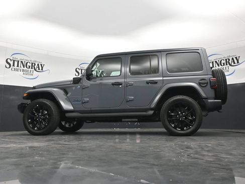 Used 2025 Jeep Wrangler Unlimited Sahara AWD/4WD image 32
