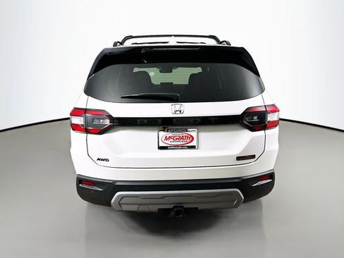 Used 2025 Honda Pilot TrailSport image 19