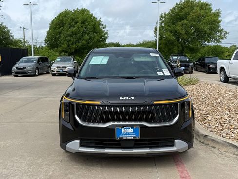 Used 2025 Kia Carnival image 12