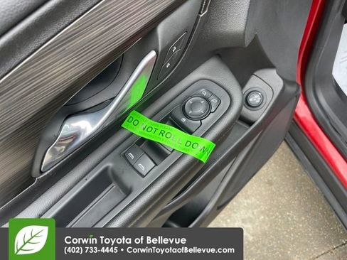 Used 2024 GMC Terrain SLE w/ Driver Convenience Package image 19