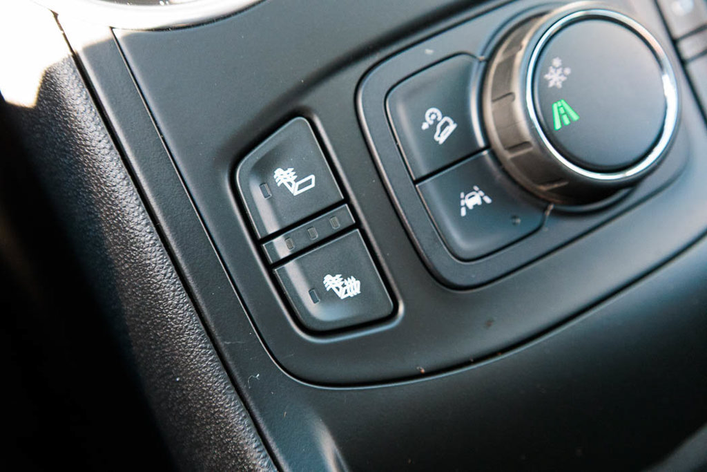 Used 2021 GMC Terrain SLE w/ Driver Convenience Package FWD image 3
