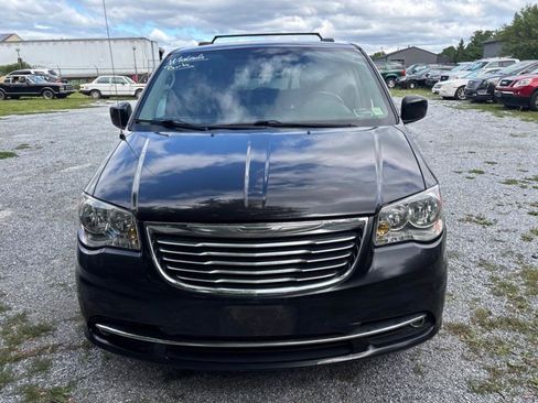 Used 2012 Chrysler Town & Country Touring w/ Entertainment Group #1 FWD image 2
