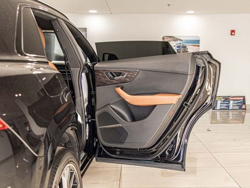 Used 2020 Audi Q8 Premium Plus w/ Premium Plus Package image 40