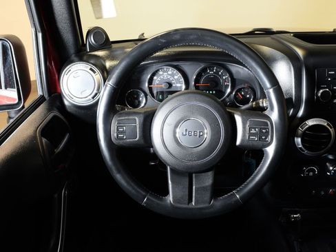 Used 2013 Jeep Wrangler Unlimited Sahara w/ Max Tow Pkg AWD/4WD image 13