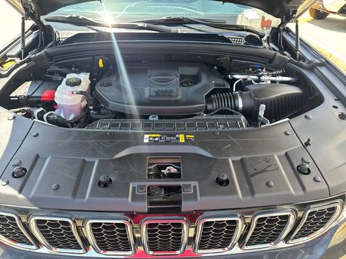 Used 2022 Jeep Grand Cherokee Overland AWD/4WD image 23
