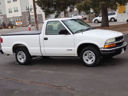 Used 2002 Chevrolet S10 Pickup image 2