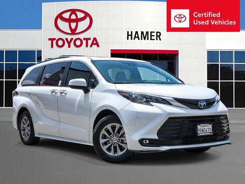 Certified 2025 Toyota Sienna XLE w/ XLE Plus Package FWD image 1