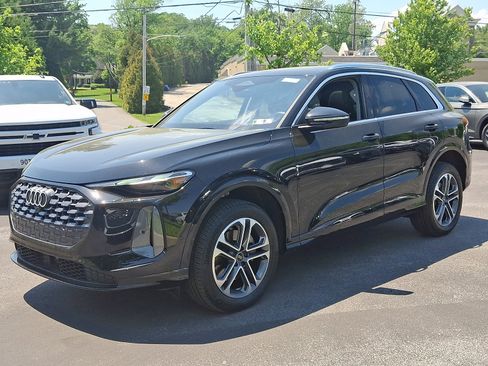Certified 2025 Audi Q5 Premium w/ Convenience Package AWD/4WD image 3