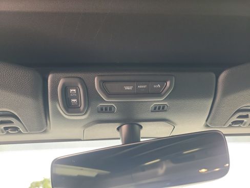 Used 2022 Jeep Wrangler Unlimited Sahara AWD/4WD image 18