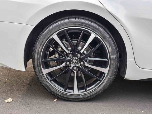 Used 2018 Toyota Camry XSE image 11