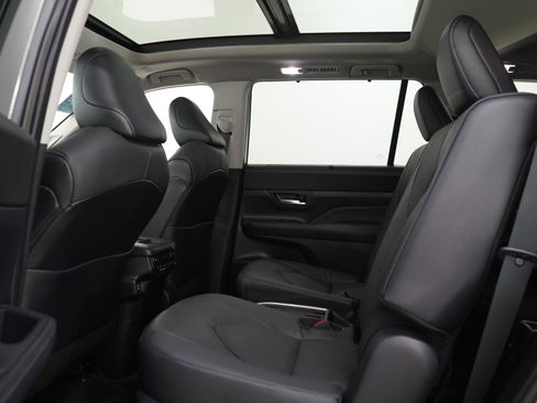 Used 2025 Toyota Grand Highlander AWD Hybrid image 17