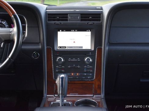 Used 2017 Lincoln Navigator Select AWD/4WD image 26