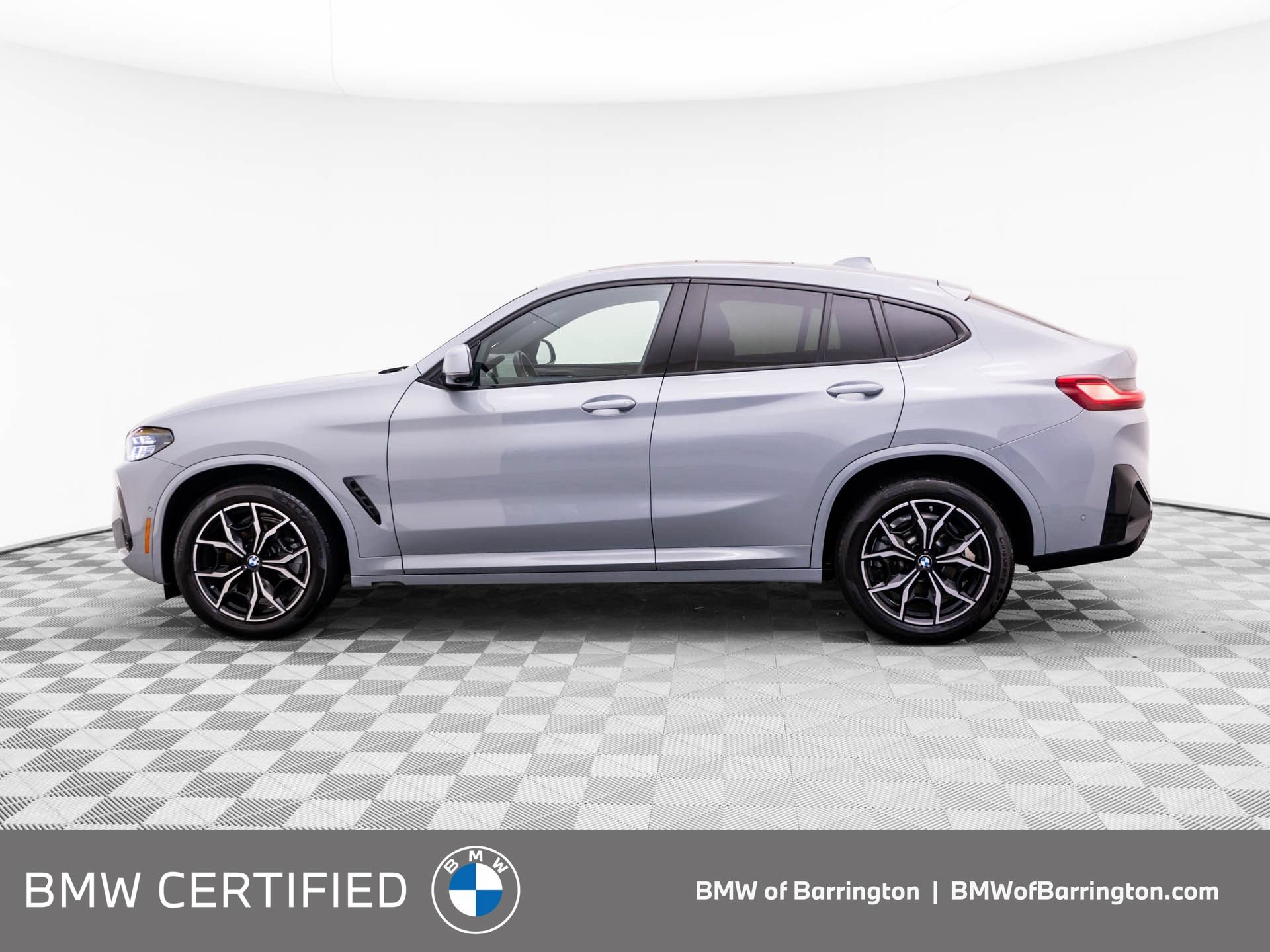 Certified 2025 BMW X4 xDrive30i w/ Premium Package AWD/4WD image 2