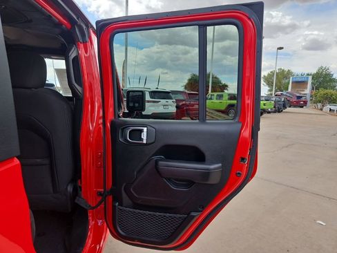 Used 2023 Jeep Gladiator Sport AWD/4WD image 14