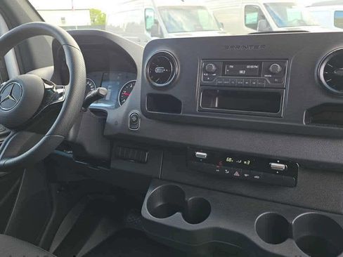 Used 2025 Mercedes-Benz Sprinter 2500 image 12