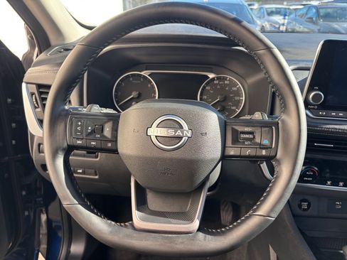 Used 2025 Nissan Rogue SV image 31