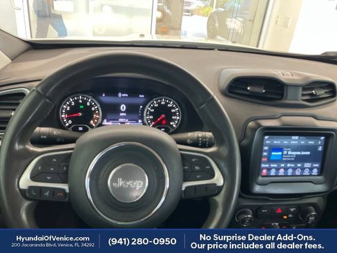 Used 2021 Jeep Renegade Latitude FWD image 11