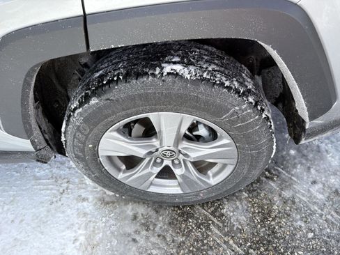 Used 2025 Toyota RAV4 XLE w/ Convenience Package image 28