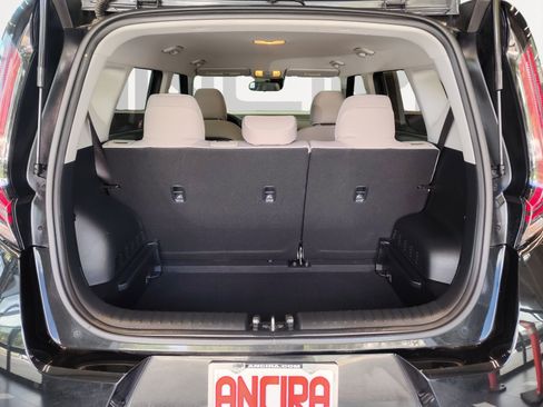 Used 2023 Kia Soul LX w/ LX Technology Package FWD image 16