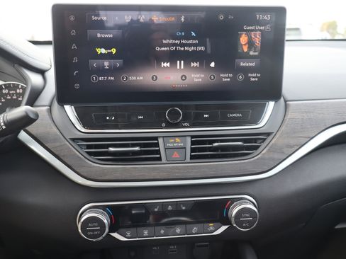 Used 2025 Nissan Altima 2.5 SL image 17