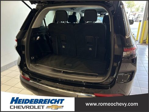 Used 2022 Jeep Grand Cherokee L Laredo w/ Luxury Tech Group I AWD/4WD image 15