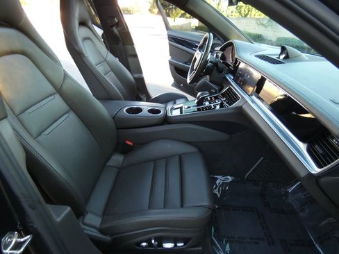 Used 2018 Porsche Panamera 4 image 27