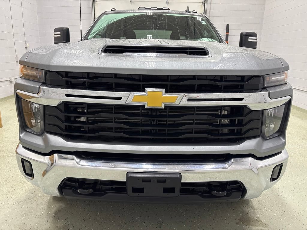 Used 2024 Chevrolet Silverado 3500 LT w/ Convenience Package AWD/4WD image 10
