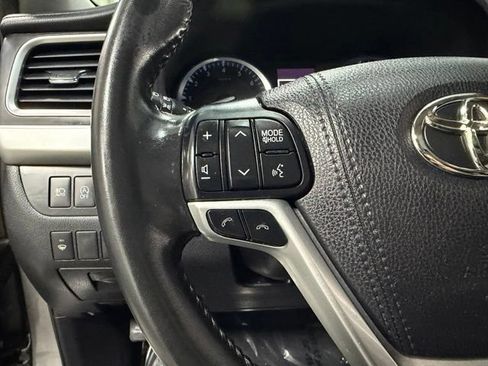 Used 2018 Toyota Highlander Limited AWD/4WD image 19