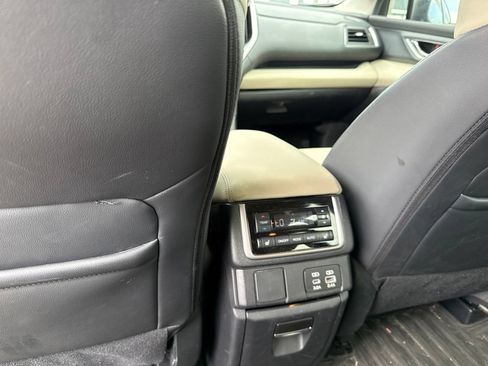 Used 2024 Subaru Ascent Limited w/ Technology Package AWD/4WD image 13