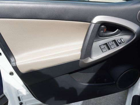 Used 2007 Toyota RAV4 Limited image 13