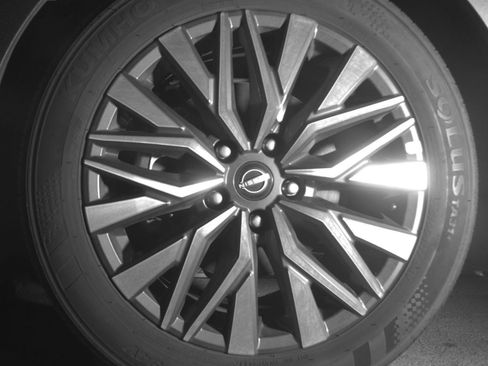 Used 2025 Nissan Altima 2.5 SV FWD image 15