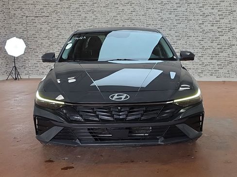 Certified 2024 Hyundai Elantra Limited image 2