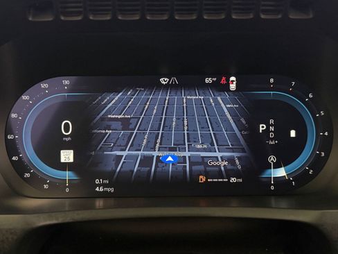 Used 2025 Volvo XC90 B6 Plus image 16