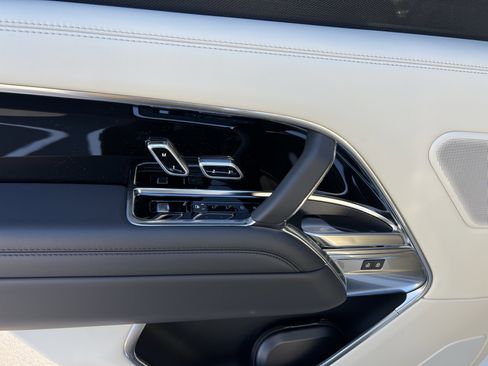 Used 2024 Land Rover Range Rover Long Wheelbase SE image 28