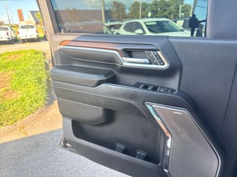 Used 2024 GMC Sierra 2500 Denali w/ Denali Reserve Package AWD/4WD image 12