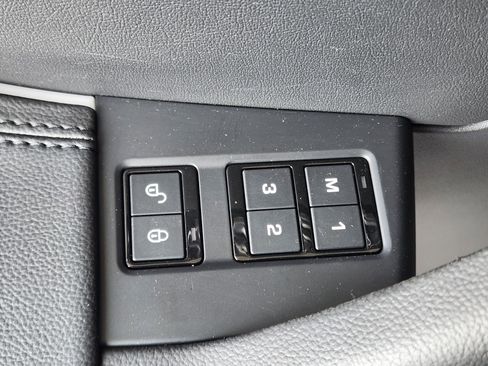 Used 2019 Jaguar F-PACE Premium image 13