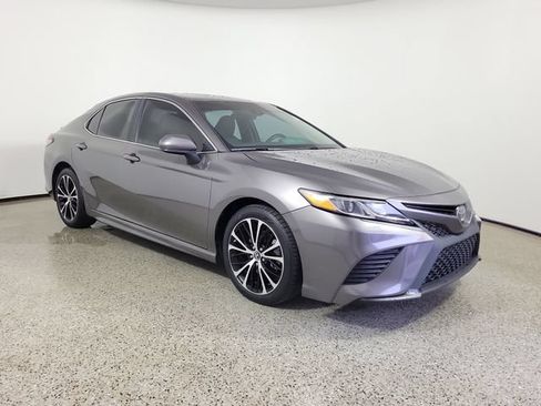 Used 2018 Toyota Camry SE FWD image 4