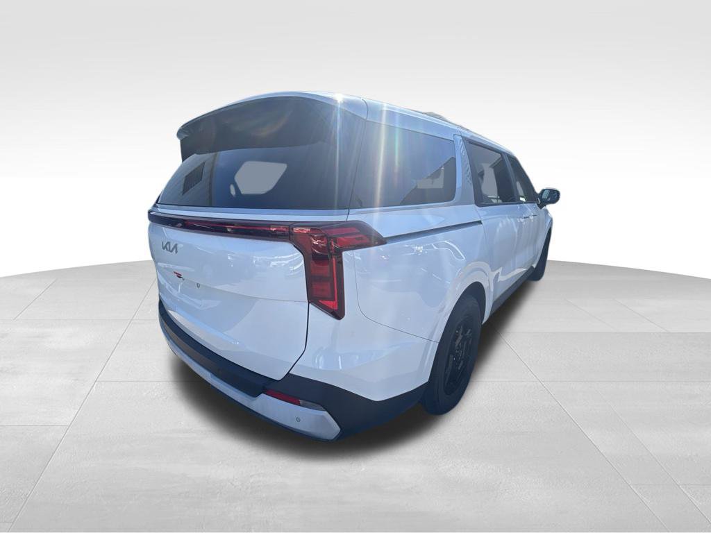 Used 2026 Kia Carnival LX FWD image 5