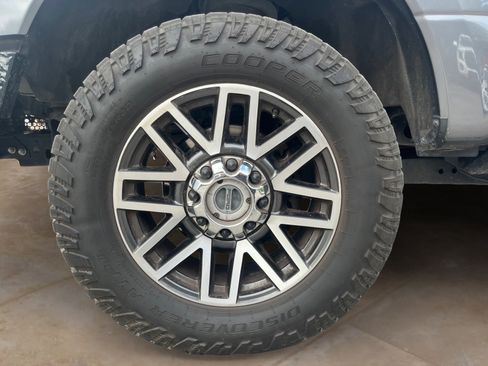 Used 2022 Ford F250 Platinum w/ FX4 Off-Road Package image 25