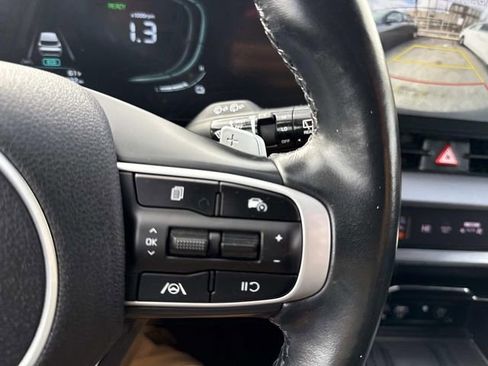 Used 2023 Kia Sportage EX image 32