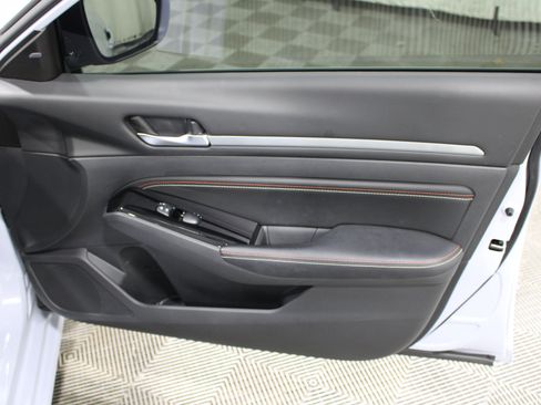 Used 2023 Nissan Altima 2.5 SR w/ SR Premium Package FWD image 26