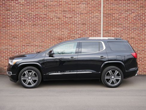 Used 2017 GMC Acadia Denali w/ Technology Package image 2