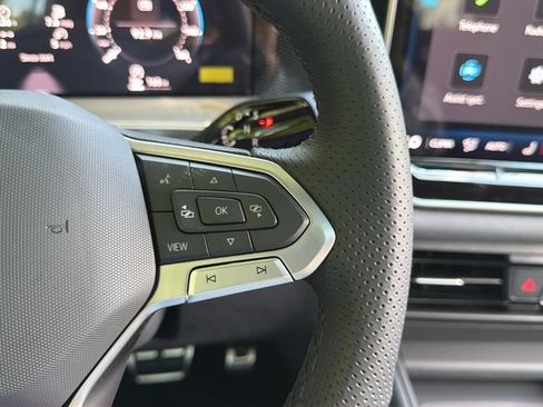 New 2026 Volkswagen Tiguan SE R-Line FWD image 23