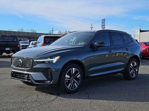 New 2026 Volvo XC60 B5 Plus w/ Protection Package Premier image 3