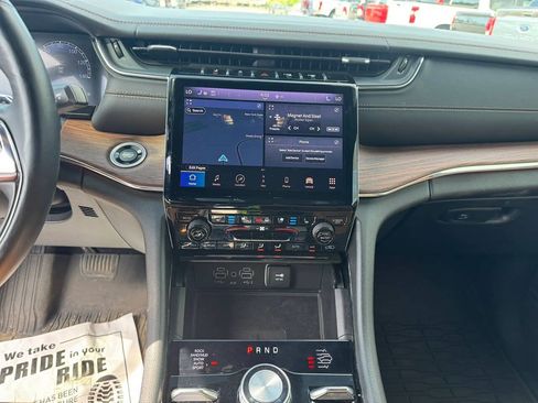 Used 2023 Jeep Grand Cherokee L Summit w/ Luxury Tech Group V AWD/4WD image 7