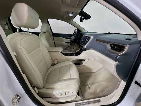 Used 2021 GMC Acadia Denali w/ Denali Technology Package FWD image 33
