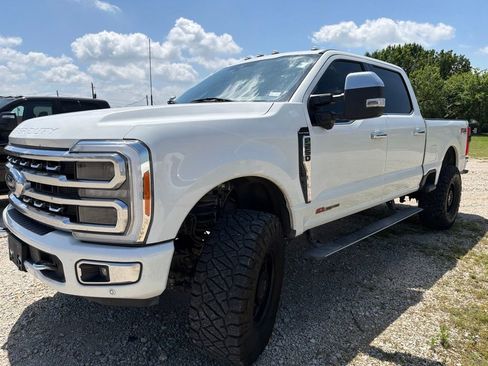 Used 2023 Ford F250 Platinum AWD/4WD image 3